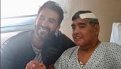 ПОСЛЕДЊА СЛИКА МАРАДОНЕ: На глави завој - фотографија настала након операције (ФОТО) ПОСЛЕДЊА СЛИКА МАРАДОНЕ: На глави завој - фотографија настала након операције (ФОТО)