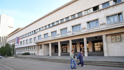 ПОДСТРЕК ЗА БУДУЋЕ УСПЕХЕ: Данас у згради Покрајинске Владе уручени уговори о стипендирању талентованих спортиста ПОДСТРЕК ЗА БУДУЋЕ УСПЕХЕ: Данас у згради Покрајинске Владе уручени уговори о стипендирању талентованих спортиста
