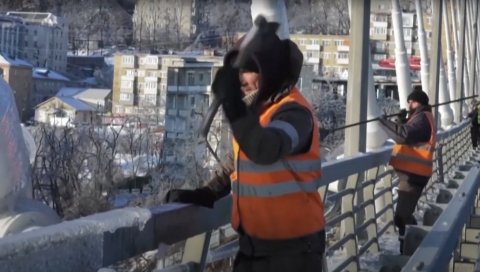 НАЈМАЊЕ ЧЕТИРИ ОСОБЕ ПОГИНУЛЕ: Ураган у Сибиру, 264.000 становника без струје НАЈМАЊЕ ЧЕТИРИ ОСОБЕ ПОГИНУЛЕ: Ураган у Сибиру, 264.000 становника без струје