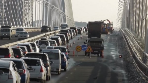 ЛЕТОНСКИ ПАРЛАМЕНТ ЗАБРАНИО РУСКЕ ТАБЛИЦЕ: Возила ће бити заплењена после 14. фебруара ЛЕТОНСКИ ПАРЛАМЕНТ ЗАБРАНИО РУСКЕ ТАБЛИЦЕ: Возила ће бити заплењена после 14. фебруара
