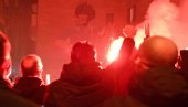 NAPULJ GORI U ČAST MARADONE: Navijači Napolija na ulicama, ovako su odali počast El Pibeu (VIDEO) NAPULJ GORI U ČAST MARADONE: Navijači Napolija na ulicama, ovako su odali počast El Pibeu (VIDEO)