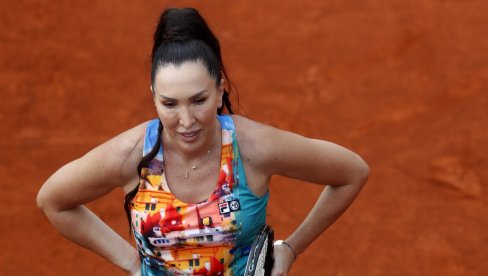 JELENA JANKOVIĆ VEŠTO KRIJE ĆERKU: Proslavljena teniserka pod lupom javnosti - mnogi se pitaju koje ime je dala naslednici JELENA JANKOVIĆ VEŠTO KRIJE ĆERKU: Proslavljena teniserka pod lupom javnosti - mnogi se pitaju koje ime je dala naslednici