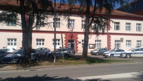 НАПАДНУТИ ПОЛИЦАЈЦИ У ЛОЗНИЦИ: Задобили лакше телесне повреде НАПАДНУТИ ПОЛИЦАЈЦИ У ЛОЗНИЦИ: Задобили лакше телесне повреде