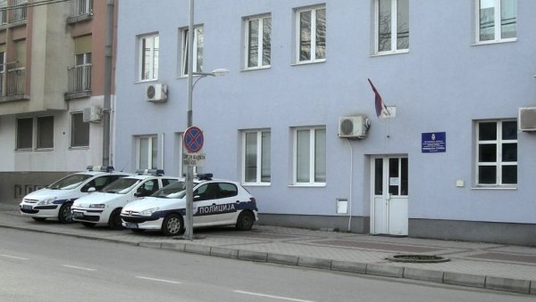 У СТАНУ КРИО ДРОГУ, ПИШТОЉ И МУНИЦИЈУ: Кривична пријава против мушкарца из околине Жабара У СТАНУ КРИО ДРОГУ, ПИШТОЉ И МУНИЦИЈУ: Кривична пријава против мушкарца из околине Жабара