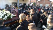 „TATA, VOLIM TE NAJVIŠE“: Nakon reči sina preminulog Bojana Zlatanovića jauk se prolomio grobljem