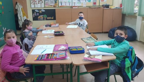 ДИСЦИПЛИНА ИХ ШТИТИ ОД ВИРУСА: Новосадска школа “Милан Петровић”, иако има специфичне ученике, успева да спроведе све препоручене мере ДИСЦИПЛИНА ИХ ШТИТИ ОД ВИРУСА: Новосадска школа “Милан Петровић”, иако има специфичне ученике, успева да спроведе све препоручене мере