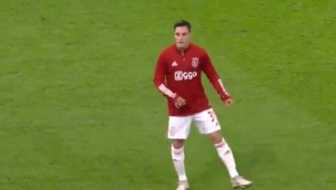 АЈАКСОВ АРГЕНТИНАЦ СЕ НА СЈАЈАН НАЧИН ОПРОСТИО ОД ЕЛ ПИБЕА: Таљафико имитирао Марадонино загревање (ВИДЕО) АЈАКСОВ АРГЕНТИНАЦ СЕ НА СЈАЈАН НАЧИН ОПРОСТИО ОД ЕЛ ПИБЕА: Таљафико имитирао Марадонино загревање (ВИДЕО)