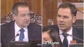 RASPODELA PARA: Mali pričao o planu budžeta za narednu godinu, a onda se umešao Dačić RASPODELA PARA: Mali pričao o planu budžeta za narednu godinu, a onda se umešao Dačić