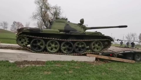 ПОСТАВЉЕН ТЕНК СА КОШАРА: Крушевац чува сећање на херојску битку (ФОТО/ВИДЕО) ПОСТАВЉЕН ТЕНК СА КОШАРА: Крушевац чува сећање на херојску битку (ФОТО/ВИДЕО)