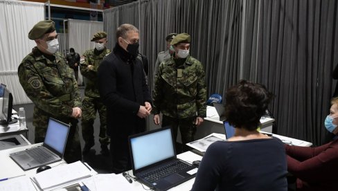 ХВАЛА ЛЕКАРИМА: Министар Стефановић обишао привремену ковид болницу у Арени ХВАЛА ЛЕКАРИМА: Министар Стефановић обишао привремену ковид болницу у Арени