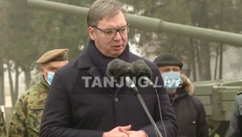 ДАНАС ЈЕ ТЕЖАК ДАН, ПОСЕБНО ПО БРОЈУ МРТВИХ: Вучић најавио улагање у КЦВ и отварање болница у Батајници и Крушевцу ДАНАС ЈЕ ТЕЖАК ДАН, ПОСЕБНО ПО БРОЈУ МРТВИХ: Вучић најавио улагање у КЦВ и отварање болница у Батајници и Крушевцу