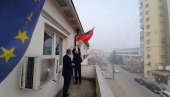 АЛБАНСКЕ ЗАСТАВЕ НА ЈУГУ СРБИЈЕ: У Бујановцу и Прешеву облележен празник Дан заставе АЛБАНСКЕ ЗАСТАВЕ НА ЈУГУ СРБИЈЕ: У Бујановцу и Прешеву облележен празник Дан заставе