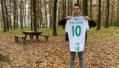MILJAKOVAC ISPISUJE ISTORIJU: Devetnaestogodišnji Novaković seo na klupu! MILJAKOVAC ISPISUJE ISTORIJU: Devetnaestogodišnji Novaković seo na klupu!