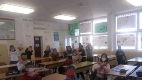 SKANDAL U OSNOVNOJ ŠKOLI U ULCINJU: Deca na zahtev učiteljice oponašala orla sa albanske zastave! SKANDAL U OSNOVNOJ ŠKOLI U ULCINJU: Deca na zahtev učiteljice oponašala orla sa albanske zastave!