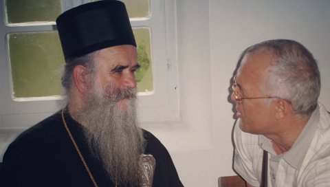 ЂЕДО БИО ДУХОВНИ ПЛАМЕН: Легенда црногорског и југословенског бокса Миодраг Перуновић тугује за митрополитом Амфилохијем ЂЕДО БИО ДУХОВНИ ПЛАМЕН: Легенда црногорског и југословенског бокса Миодраг Перуновић тугује за митрополитом Амфилохијем