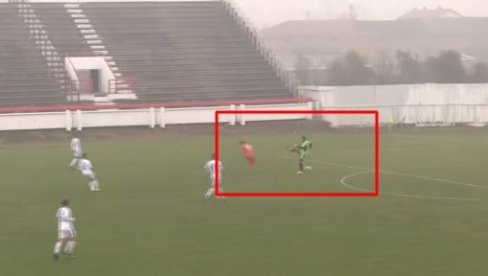 BIZARAN GOL U PRVOJ LIGI SRBIJE: Dušan Savić dominira Prvom ligom, postigao het trik (VIDEO) BIZARAN GOL U PRVOJ LIGI SRBIJE: Dušan Savić dominira Prvom ligom, postigao het trik (VIDEO)