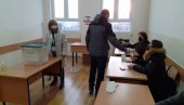 ИЗБОРИ ЗА ГРАДОНАЧЕЛНИКА СЕВЕРНЕ МИТРОВИЦЕ: Гласали челници Српске листе ИЗБОРИ ЗА ГРАДОНАЧЕЛНИКА СЕВЕРНЕ МИТРОВИЦЕ: Гласали челници Српске листе