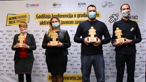 ХУМАНОШЋУ МЕЊАЈУ СВЕТ: Награда покретач промена организацији Чепом до осмеха ХУМАНОШЋУ МЕЊАЈУ СВЕТ: Награда покретач промена организацији Чепом до осмеха