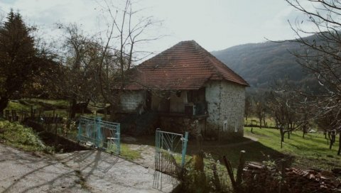 НОВА КУЋА ЗА ОСАМ ДУША: Лалевићи из Горње Ржанице заборављени од државе, али не и од добрих људи НОВА КУЋА ЗА ОСАМ ДУША: Лалевићи из Горње Ржанице заборављени од државе, али не и од добрих људи