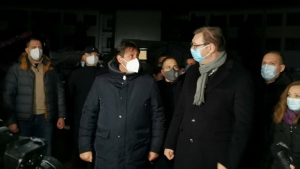 РАЗМИШЉА СЕ О НОВОМ МИНИМАЛЦУ Вучић: Ако будемо морали да затварамо, држава ће помоћи туризму и угоститељима РАЗМИШЉА СЕ О НОВОМ МИНИМАЛЦУ Вучић: Ако будемо морали да затварамо, држава ће помоћи туризму и угоститељима