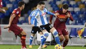 ODIGRALI ZA MARADONU: Napoli ubedljivo savladao Romu, ceo meč u znaku legende! ODIGRALI ZA MARADONU: Napoli ubedljivo savladao Romu, ceo meč u znaku legende!