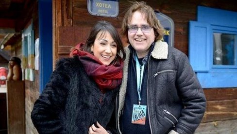 ДИРЉИВ ОПРОШТАЈ ЋЕРКЕ МИШЕ АЛЕКСИЋА ОД ОЦА: Ћаки видимо се горе, чувај ме до тада и не заборави своју гитару ДИРЉИВ ОПРОШТАЈ ЋЕРКЕ МИШЕ АЛЕКСИЋА ОД ОЦА: Ћаки видимо се горе, чувај ме до тада и не заборави своју гитару