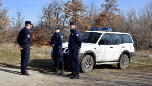 ОБРТ У СЛУЧАЈУ КОЈИ ЈЕ УЗНЕМИРИО БЕОГРАЂАНЕ: Није било бомбе у Железнику - бачене петарде! ОБРТ У СЛУЧАЈУ КОЈИ ЈЕ УЗНЕМИРИО БЕОГРАЂАНЕ: Није било бомбе у Железнику - бачене петарде!