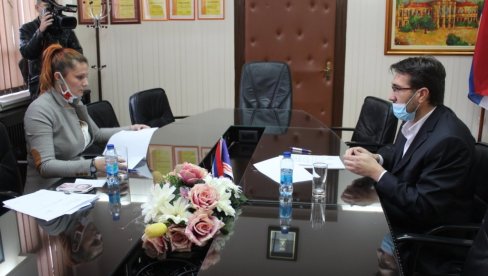 КАРТИЦА ЈАЧА ПОРОДИЦЕ: Помоћ у Бијељини породицама са троје и више деце КАРТИЦА ЈАЧА ПОРОДИЦЕ: Помоћ у Бијељини породицама са троје и више деце