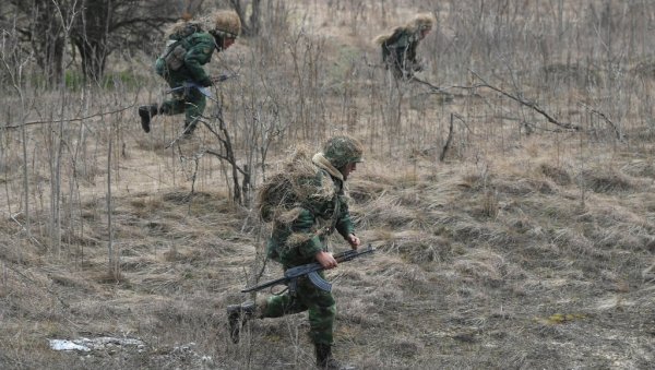 ОБУКА БУДУЋИХ ПОДОФИЦИРА ВОЈСКЕ СРБИЈЕ: Теренско и теоријско усавршавање на полигону Пескови ОБУКА БУДУЋИХ ПОДОФИЦИРА ВОЈСКЕ СРБИЈЕ: Теренско и теоријско усавршавање на полигону Пескови