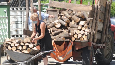 ЗА ОГРЕВ – 7.000 ДИНАРА: Врњчани помажу најсиромашније суграђане ЗА ОГРЕВ – 7.000 ДИНАРА: Врњчани помажу најсиромашније суграђане