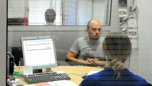 БАНКАМА СМО ДУЖНИ ОКО 25 МИЛИЈАРДЕ ЕВРА: Последњи извештај Кредитног бироа Удружења банака Србије БАНКАМА СМО ДУЖНИ ОКО 25 МИЛИЈАРДЕ ЕВРА: Последњи извештај Кредитног бироа Удружења банака Србије