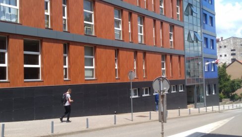 ЉУБОМОРА ПОТЕГЛА НОЖ? Осумњиченом за напад на супругу притвор до 30 дана ЉУБОМОРА ПОТЕГЛА НОЖ? Осумњиченом за напад на супругу притвор до 30 дана