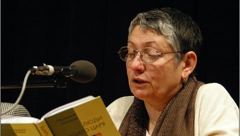 ДРАНГУЛИЈЕ ОД МИСЛИ: Ипак су све те крхотине и остаци прошлости на неки начин повезани с нематеријалним стварима ДРАНГУЛИЈЕ ОД МИСЛИ: Ипак су све те крхотине и остаци прошлости на неки начин повезани с нематеријалним стварима