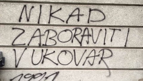 УСТАШКИ ГРАФИТИ НА СРПСКОМ КОНЗУЛАТУ У ЦИРИХУ: Огласио се амбасадор Горан Брадић, траје потрага за починиоцима УСТАШКИ ГРАФИТИ НА СРПСКОМ КОНЗУЛАТУ У ЦИРИХУ: Огласио се амбасадор Горан Брадић, траје потрага за починиоцима