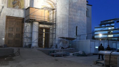 НОВОСТИ КОД ХРАМА СВЕТОГ САВЕ: Девојка скочила са скеле високе 10 метара (ФОТО СА ЛИЦА МЕСТА) НОВОСТИ КОД ХРАМА СВЕТОГ САВЕ: Девојка скочила са скеле високе 10 метара (ФОТО СА ЛИЦА МЕСТА)