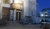 НОВОСТИ КОД ХРАМА СВЕТОГ САВЕ: Девојка скочила са скеле високе 10 метара (ФОТО СА ЛИЦА МЕСТА)