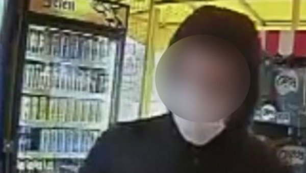 РАЗБОЈНИШТВО У ЗРЕЊАНИНУ: Ухапшен полицајац (22) због сумње да је отео новац РАЗБОЈНИШТВО У ЗРЕЊАНИНУ: Ухапшен полицајац (22) због сумње да је отео новац