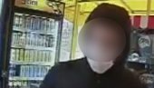 RAZBOJNIŠTVO U ZRENJANINU: Uhapšen policajac (22) zbog sumnje da je oteo novac RAZBOJNIŠTVO U ZRENJANINU: Uhapšen policajac (22) zbog sumnje da je oteo novac
