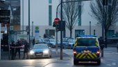 SRPKINJA ZBOG MASKE NAPRAVILA HAOS U PREVOZU: Žena šutnula muškarca u stomak i oštetila mu mobilni telefon