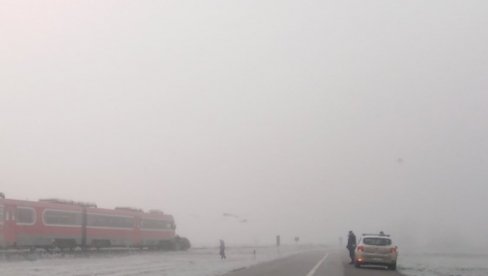 TEŠKA NESREĆA KOD SUBOTICE: Voz udario u automobil, vozač teško povređen! (FOTO) TEŠKA NESREĆA KOD SUBOTICE: Voz udario u automobil, vozač teško povređen! (FOTO)