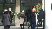 ПОСЛЕДЊЕ ЗБОГОМ МИШИ АЛЕКСИЋУ: Породица и колеге се опраштају од басисте Рибље чорбе (ФОТО/ВИДЕО) ПОСЛЕДЊЕ ЗБОГОМ МИШИ АЛЕКСИЋУ: Породица и колеге се опраштају од басисте Рибље чорбе (ФОТО/ВИДЕО)