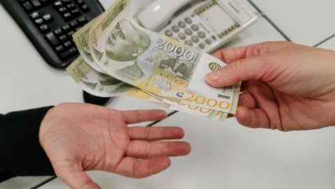 ОТКРИВЕНО КАДА ПОЧИЊЕ ИСПЛАТА ПОМОЋИ ЗА МЛАДЕ: Министар рекао тачан датум - ево када држава уплаћује 5000 динара