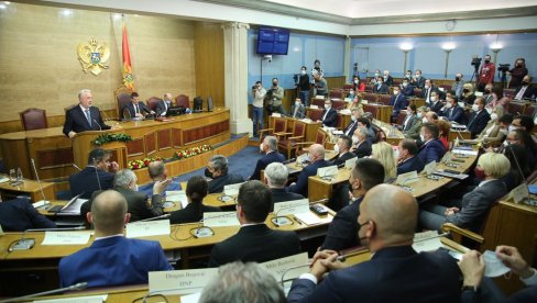 ИЗГЛАСАНА НОВА ВЛАДА: Кривокапић изабран за премијера, коначно промена власти у Црној Гори ИЗГЛАСАНА НОВА ВЛАДА: Кривокапић изабран за премијера, коначно промена власти у Црној Гори
