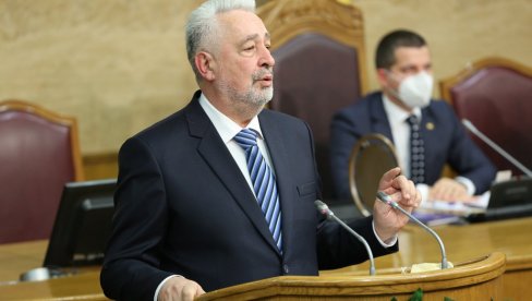 RASPRAVA SA MILOVCIMA: Evo šta su poslanici DPS-a dobacivali Krivokapiću RASPRAVA SA MILOVCIMA: Evo šta su poslanici DPS-a dobacivali Krivokapiću