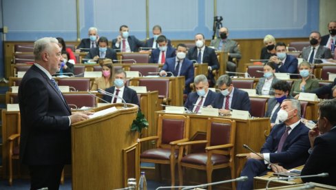 KRIVOKAPIĆEV EKSPOZE: Skupština završila rad, nastavak sutra u 11 KRIVOKAPIĆEV EKSPOZE: Skupština završila rad, nastavak sutra u 11
