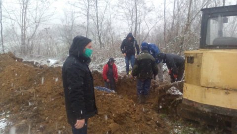 ЕКСХУМАЦИЈА НЕСТАЛИХ СРБА: На локалитету Греда у општини Сански мост започет процес (ФОТО) ЕКСХУМАЦИЈА НЕСТАЛИХ СРБА: На локалитету Греда у општини Сански мост започет процес (ФОТО)