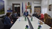 DONACIJA UPRAVE ZA TREZOR: Pojedine leskovačke škole dobile računarsku opremu DONACIJA UPRAVE ZA TREZOR: Pojedine leskovačke škole dobile računarsku opremu