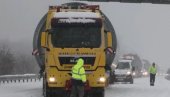 SNEG NAPRAVIO HAOS NA PUTEVIMA U HRVATSKOJ: Snažno nevreme dolazi i u Srbiju (FOTO) SNEG NAPRAVIO HAOS NA PUTEVIMA U HRVATSKOJ: Snažno nevreme dolazi i u Srbiju (FOTO)