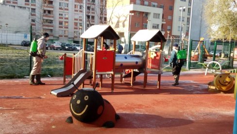 УТРОШЕНО 70.000 ЛИТАРА РАСТВОРА: Дезинфекција јавних површина у граду и селима Кикинде УТРОШЕНО 70.000 ЛИТАРА РАСТВОРА: Дезинфекција јавних површина у граду и селима Кикинде