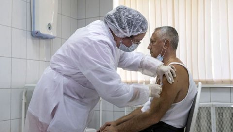 РУСКИ ЛЕКАР ОБЈАШЊАВА: Не плашите се, ово су симптоми који се појављују након вакцинације против короне РУСКИ ЛЕКАР ОБЈАШЊАВА: Не плашите се, ово су симптоми који се појављују након вакцинације против короне